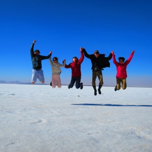 ウユニ塩湖のトリック写真|ボリビア‘・ウユニ塩湖旅行@ブループラネットツアー
