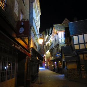 夜のモンサンミッシェル