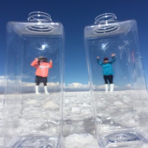 ウユニ塩湖のトリック写真|ボリビア‘・ウユニ塩湖旅行@ブループラネットツアー