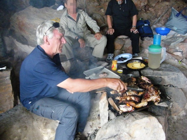 アウヤンテプイ食事①　準備中