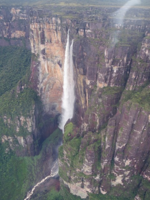 ギアナ高地への旅 世界最大の滝 エンジェルフォールの上に立つ体験