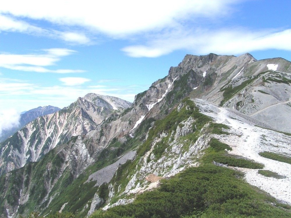 白馬三山縦走 白馬大雪渓と鑓温泉宿泊ツアー年8月8日 土 11日 火