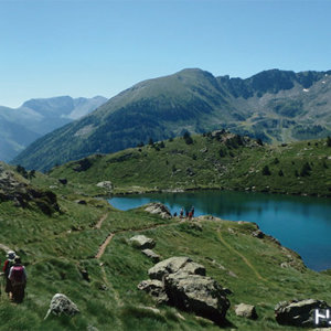 花のスペイン・ピレネーハイキングとアンドラ公国 9日間