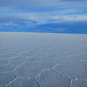 ウユニ塩湖のもう一つの顔「塩砂漠」を楽しむ
