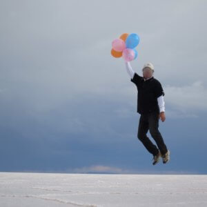 ウユニ塩湖のトリック写真|ボリビア‘・ウユニ塩湖旅行@ブループラネットツアー