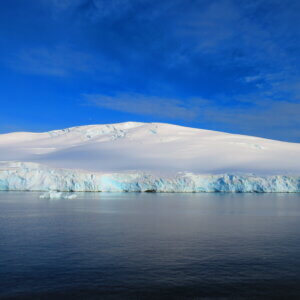 南極大陸の氷の世界を目指す旅行