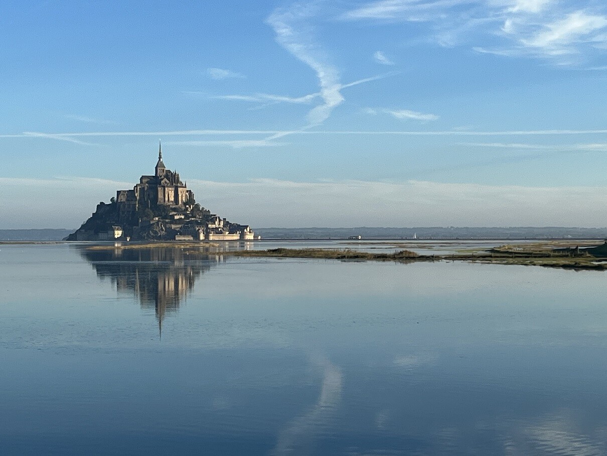 海に浮かぶモンサンミッシェル＆パリ街歩きツアー2026