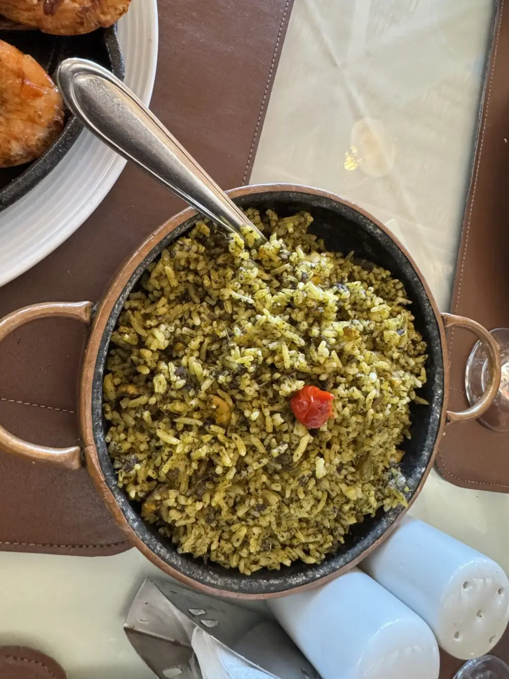 ブラジルのハーブご飯と赤唐辛子